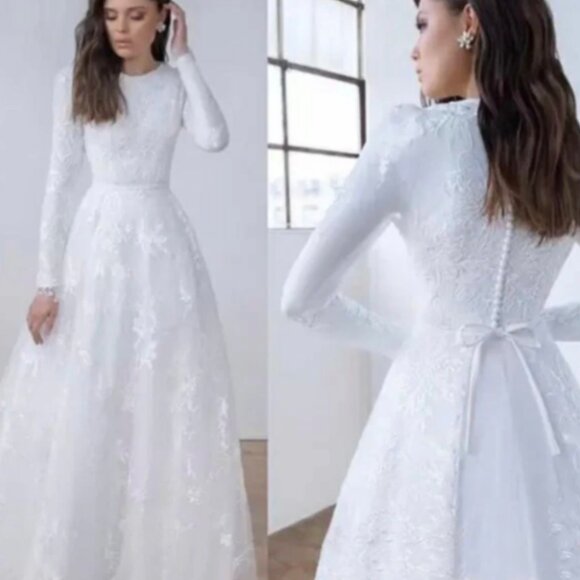 Dresses & Skirts - Elegant Long Sleeve Lace Wedding Dress – Classic A-Line Silhouette | Size 4 NWOT
